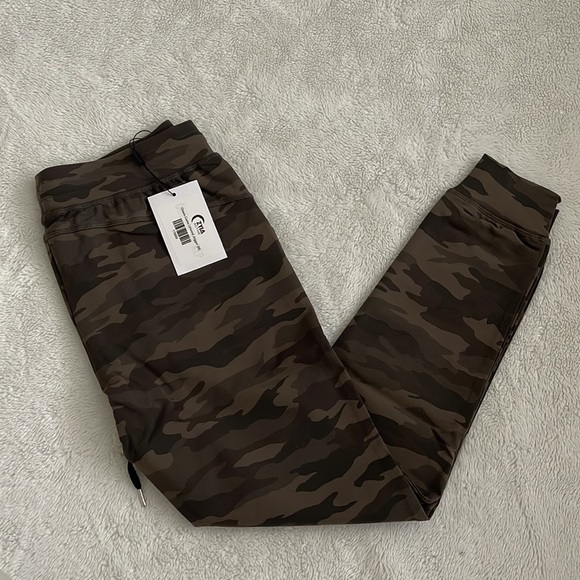 Zyia Green Camo Unwind Jogger, Medium (6-8) - Picture 10 of 16